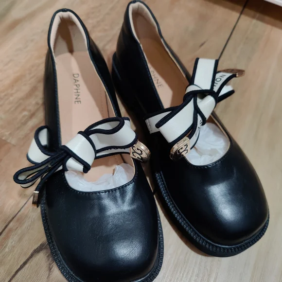 Black and White Women's Shoes - Picture 1 of 5